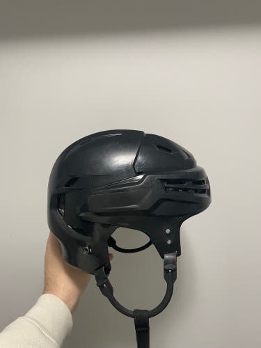 Medium Bauer Re-Akt 65 Helmet (Used)
