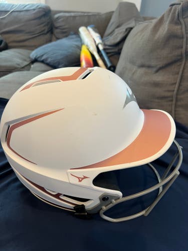 Medium Mizuno Batting Helmet (Used)