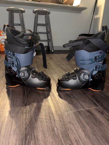 Mondo 26 & 26.5 Atomic Hawx Prime Ski Boots (Used)
