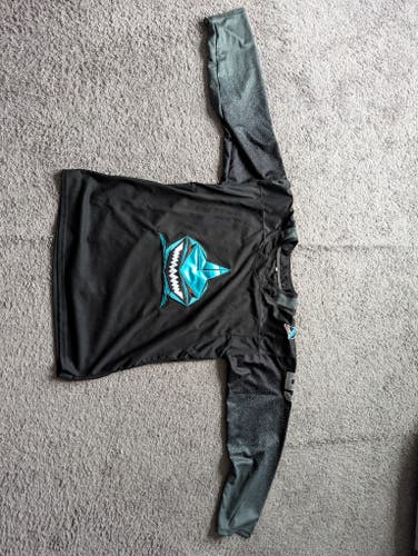 BLACK SHARK HOCKEY JERSEY MEN'S LARGE #5 No Name Reebok (Replica Series)