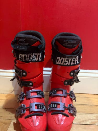 Mondo 24 & 24.5 Atomic Redster STI 90 LC Racing Ski Boots Soft Flex, with booster strap READ DESCRIP