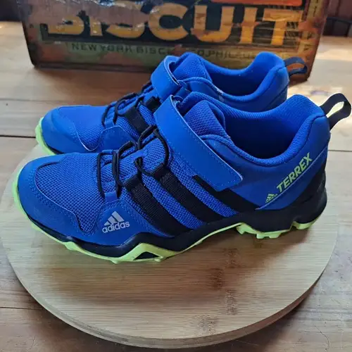 Blue Unisex 5.5Y (Big Kids / Youth) Youth Adidas Molded Cleats Cleats (Used)