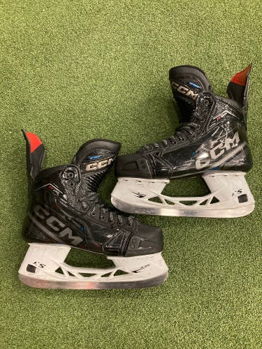 Senior CCM JetSpeed FT690 Hockey Skates | Size 7 (Wide)
