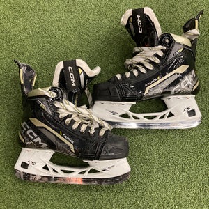 Intermediate CCM Tacks AS-590 Hockey Skates | Size 5.5