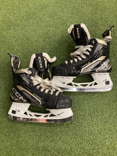 Intermediate CCM Tacks AS-590 Hockey Skates | Size 5.5