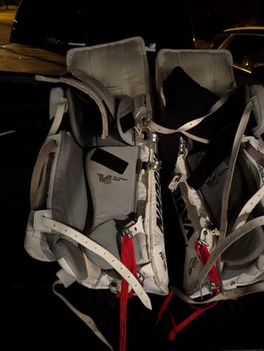 33" Vaughn Velocity V6 Goalie Leg Pads (Used)