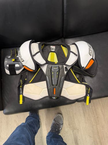 Pro white Men's Large Senior CCM Tacks AS-V Shoulder Pads Pro Stock (Used)