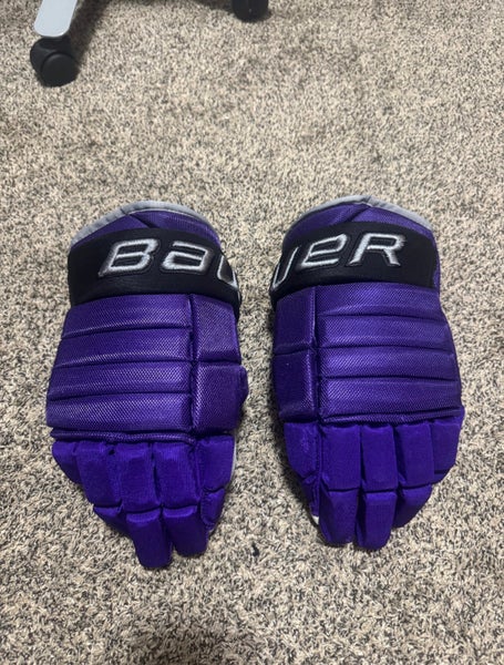 Elmira Aviator Purple/Black Gloves/Sock Combo