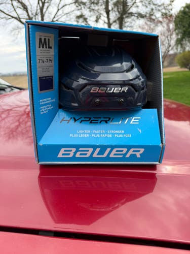 Medium Bauer Hyperlite Helmet (New)