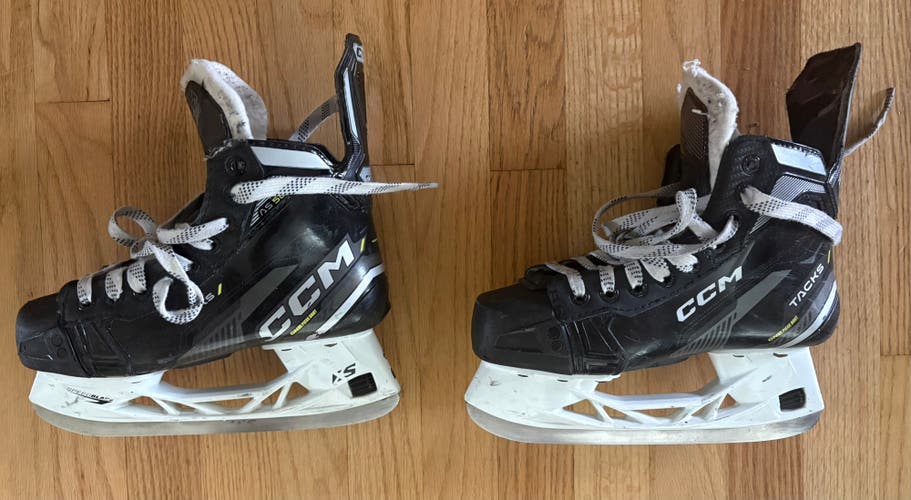 CCM AS-580 Hockey Skates Regular Width Size 3.5 (Used)