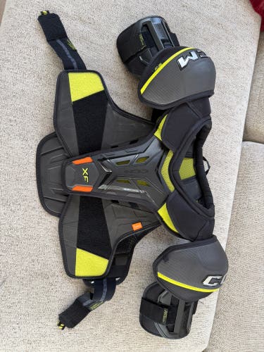 Men's Large Senior CCM XF Pro Shoulder Pads (Used)