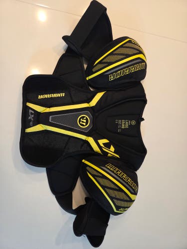 Large Junior Warrior Alpha LX 40 Shoulder Pads (barely used)