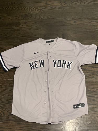Gray Large Men's Nike Jersey (Used)