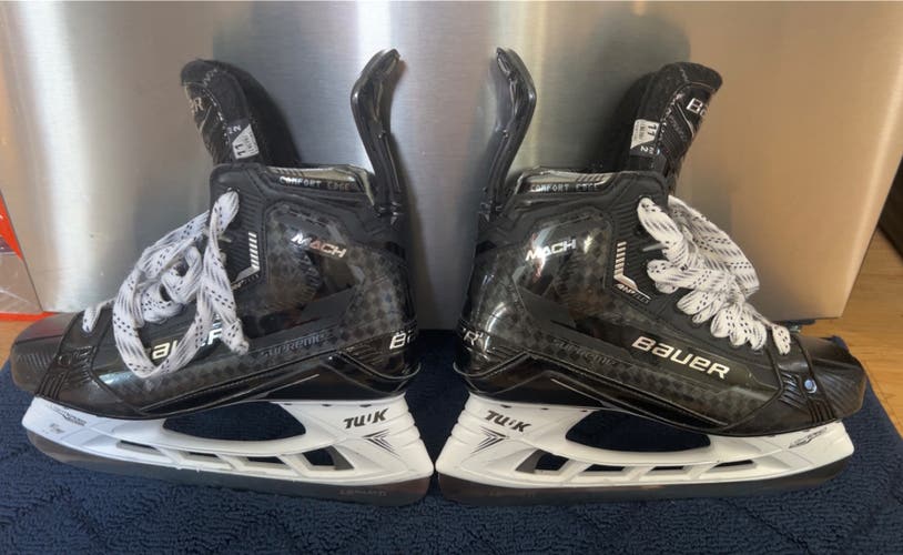 Black 2022 Bauer Supreme Mach Hockey Skates Pro Stock 11 (Used)
