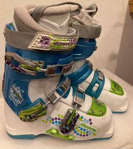 Mondo 23.5 Kid's Nordica Ace of Spades Ski Boots (Used)(SY2856)