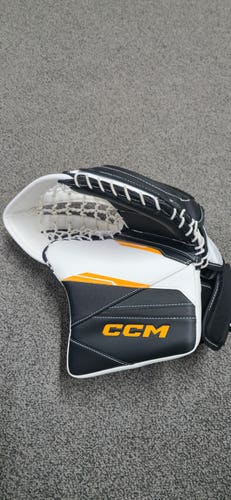 CCM Axis 2.9 Regular Senior Black/Yellow/White (New)