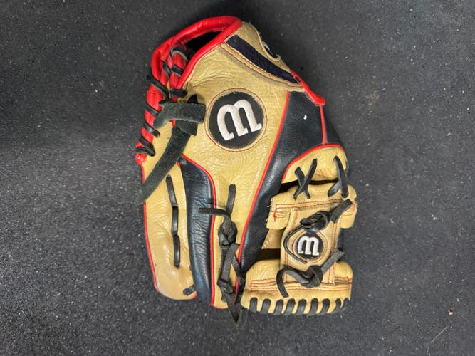 Wilson A500 RH Baseball Glove 11" (Used)