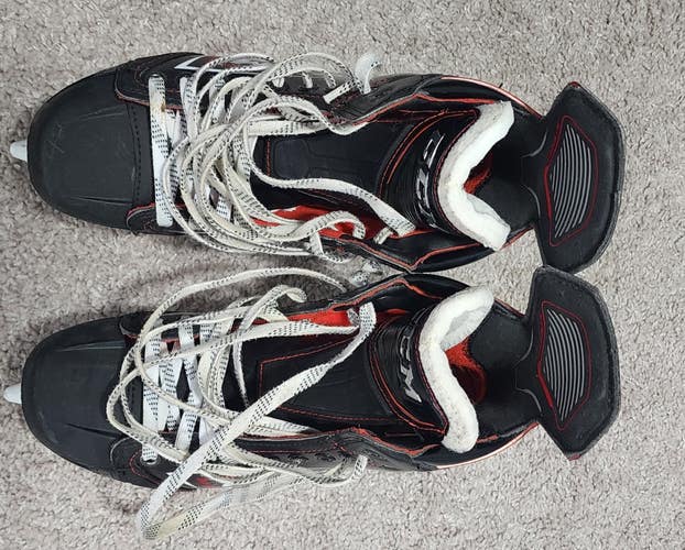 CCM JetSpeed FT490 Hockey Skates Regular Width 8 (Used)
