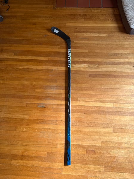 Junior Bauer Nexus Geo Left Hand Hockey Stick P28 50 Flex (Barley Used) ( READ DESCRIPTION)
