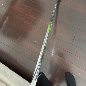 Intermediate Bauer Vapor Hyperlite 2 Right Handed Hockey Stick P90TM 65 Flex (Used)