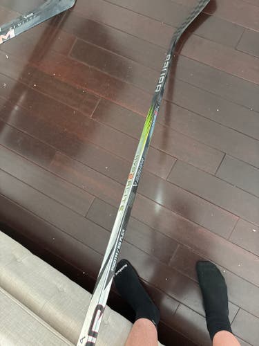 Intermediate Bauer Vapor Hyperlite 2 Right Handed Hockey Stick P90TM 65 Flex (Used)