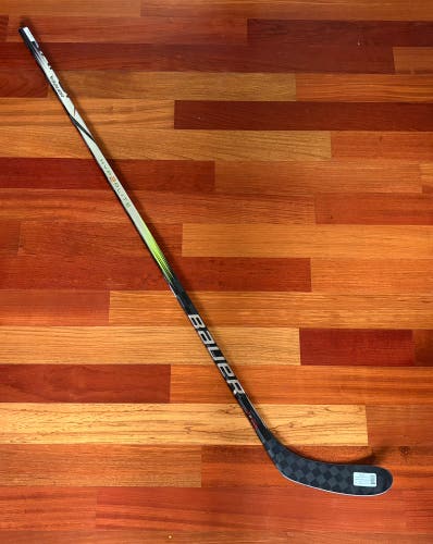 Senior Bauer Vapor Hyperlite 2 Left Hand Hockey Stick P28 77 Flex (New)