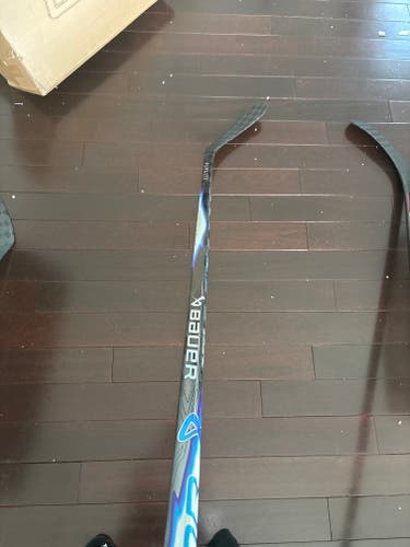 Senior Bauer Vapor Flylite Right Handed Hockey Stick P92 65 Flex (Used)