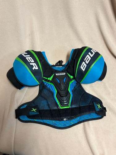Large Junior Bauer Shoulder Pads (Used)