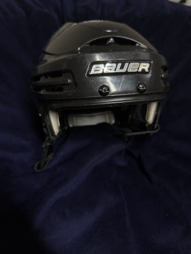 Medium Bauer 9900 Helmet (Used)