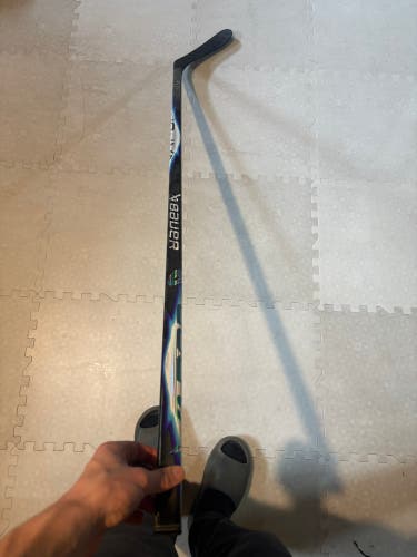 Senior Bauer Vapor Flylite Right Handed Hockey Stick P28 70 Flex (New)
