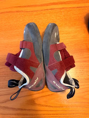 Women's Size M 6.0 (W 7.0) EVO Shoes (Used)