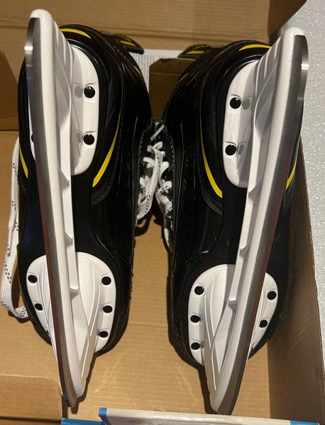 Junior Bauer Supreme M1 Hockey Skates Regular Width Size 3 (New) Free Socks included