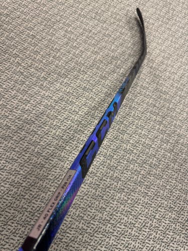 Junior CCM Ribcor Trigger 10 Pro Right Handed Hockey Stick P28+1/4 40 Flex (New)