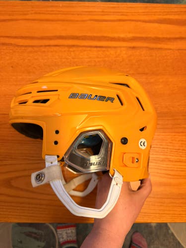 Medium Bauer Re-Akt 150 Helmet (Used)