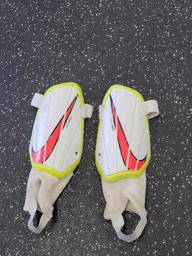 Used Nike Soccer Shin Guards Junior White MD 11849-S000038281