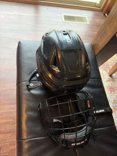 Small Bauer Re-Akt 150 Helmet (Used)