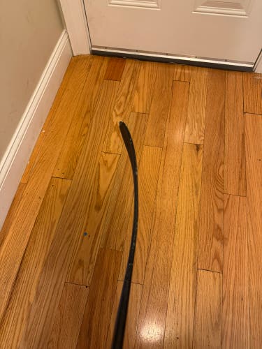 Senior PRO Red Line Right Handed Hockey Stick Toe Pattern 85 Flex Pro Stock (Used)