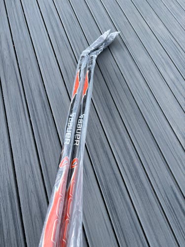 Senior Bauer Vapor Flylite Right Handed Hockey Stick P28M 82 Flex Pro Stock (New)