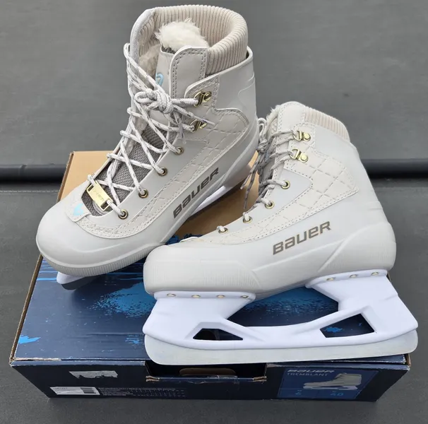 BAUER TREMBLANT GLIDES Recreational Ice Skates Size 6 (New)
