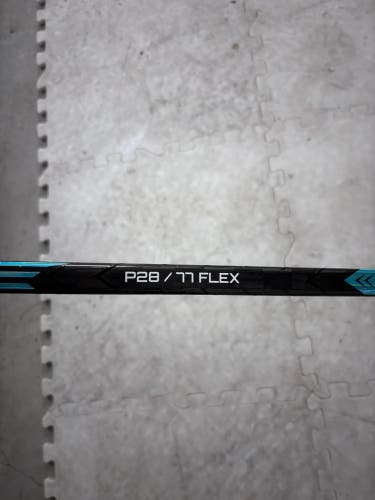 Senior Bauer Pulse Right Handed Hockey Stick P28 77 Flex (Used)