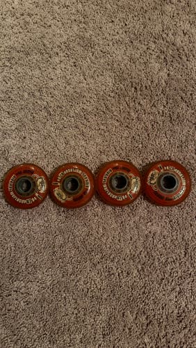 RINKRAT WORLD CUPS 8 WHEELS (80MM) - GREAT CONDITION