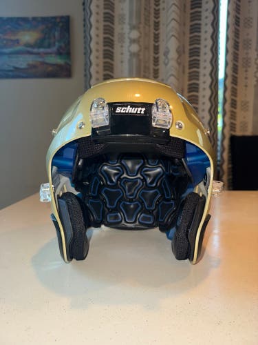Adult Large Schutt F7 Helmet (New)