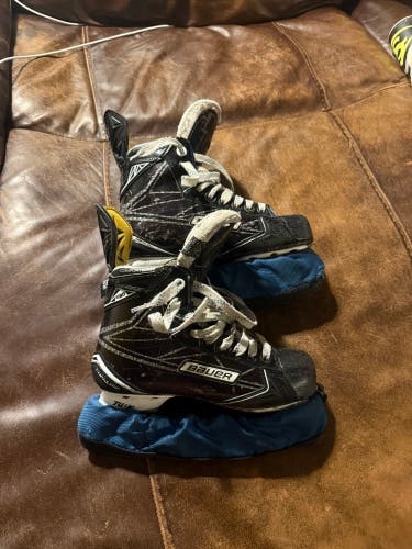 2016 Bauer Supreme S190 Hockey Skates Size 4 (Used)