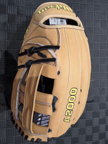 Wilson RH A2000 Baseball Glove 12.75" (New)