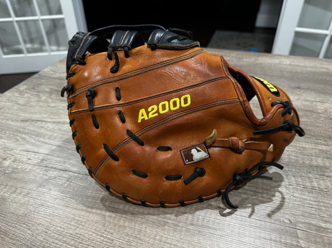 Wilson A2000 RH First Base Baseball Glove 12.5" (Used)