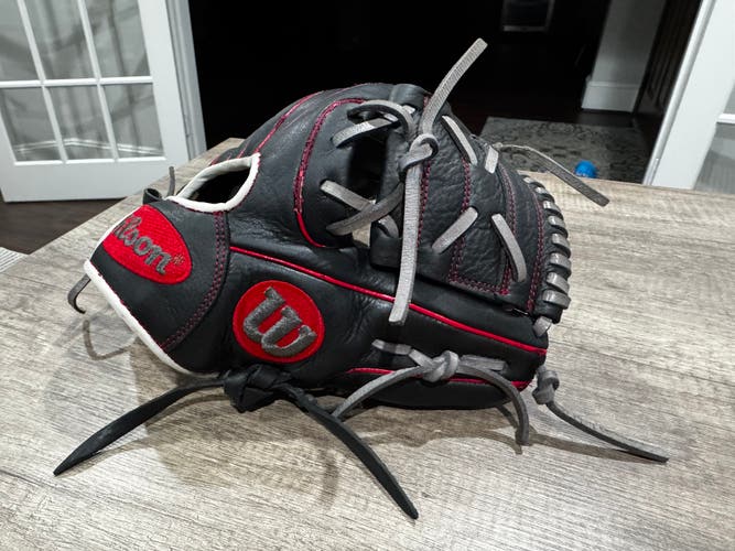 Wilson A1000 RH Baseball Glove 11" (Used)