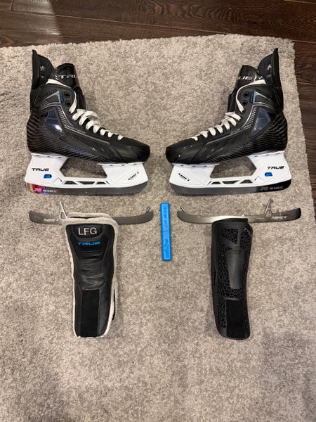 Black 2024 True SVH Pro Hockey Skates Regular Width Pro Stock 9.5 (New)