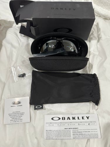 Black Oakley Flak 2.0 XL Sunglasses with Prizm black polarized lenses (New)