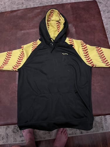 Black and yellow softball hoodie Kids Unisex XL Boombah Sweatshirt (Used)