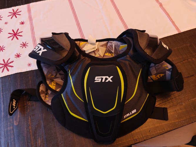 Medium Youth STX Stallion 200 Shoulder Pads (Used)